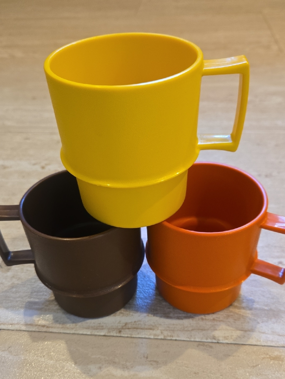 Vintage 1970s Tupperware Set of Three Nestings Mugs with Handles